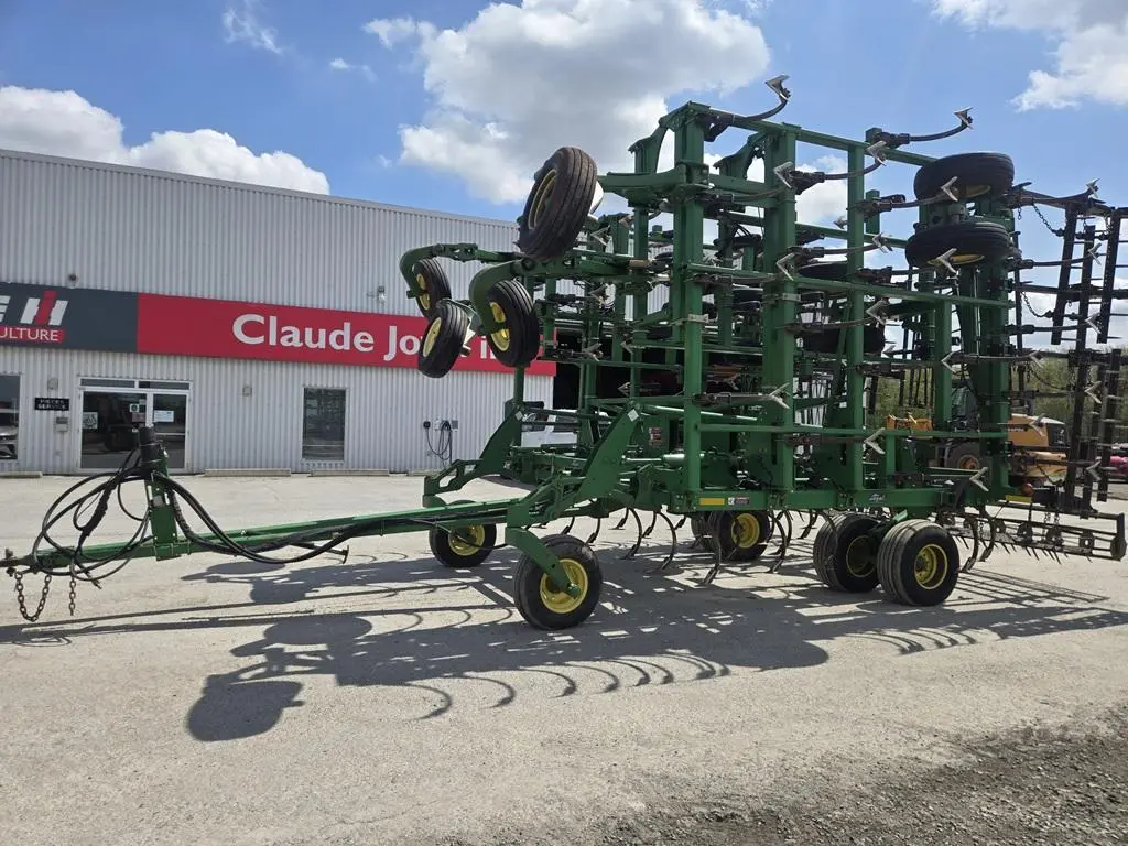 John Deere 2210