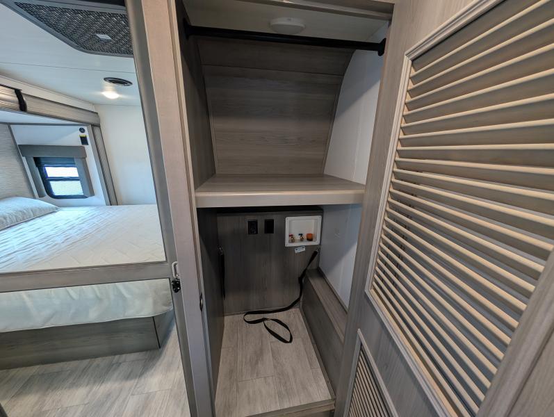 2023 Keystone RV Montana thumbnail 22