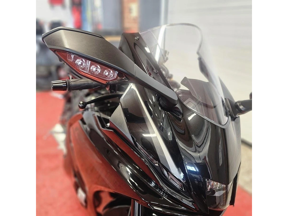 2026 Yamaha Yzf R7 alt