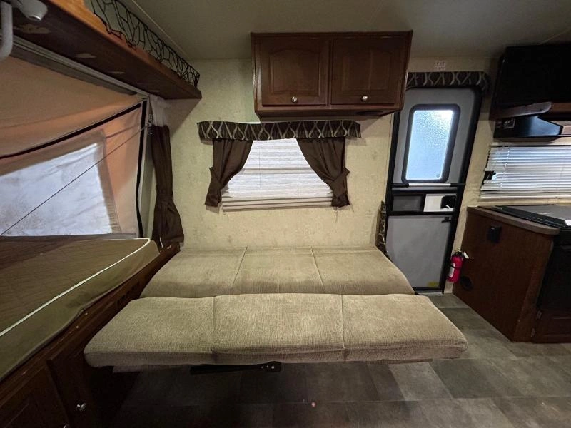 2014 Forest River Flagstaff Shamrock 233ss alt