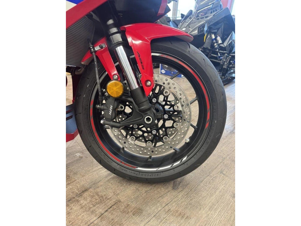 2026 Honda Cbr650r E-clutch Abs alt