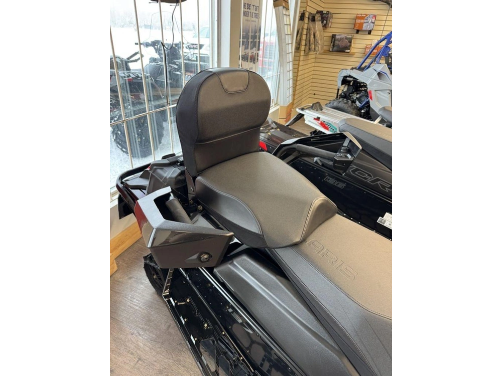 2025 Polaris 650 Indy Adventure 137 Shadow Gray / Gloss Black alt