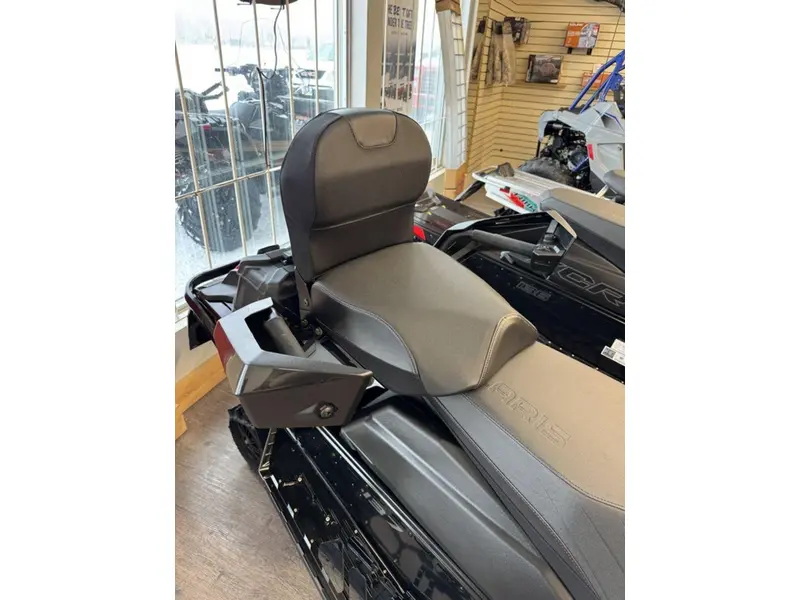 Polaris 650 Indy Adventure 137 Shadow Gray / Gloss Black 2025