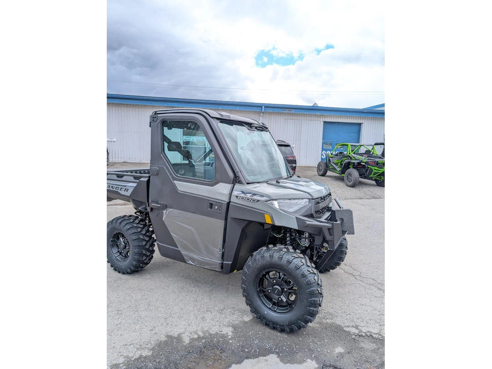 2027 Polaris Ranger Xp 1000 Cab - Avalanche Gray 🎯 Utv Cabine 1000cc Travail 4 Saisons Chauffé Prix Abordable Defender Ranger Qualité 🟢 alt