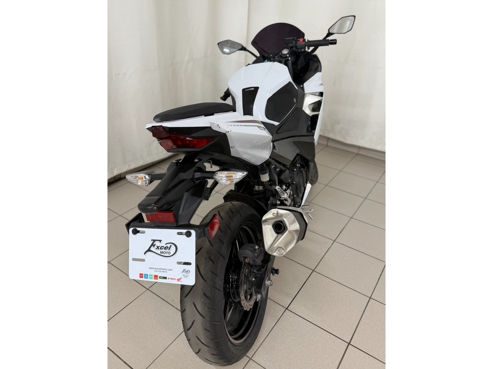 2023 Kawasaki Ninja 400 alt