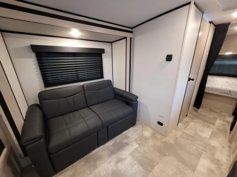 Coachmen Apex 213rds 2023 alt