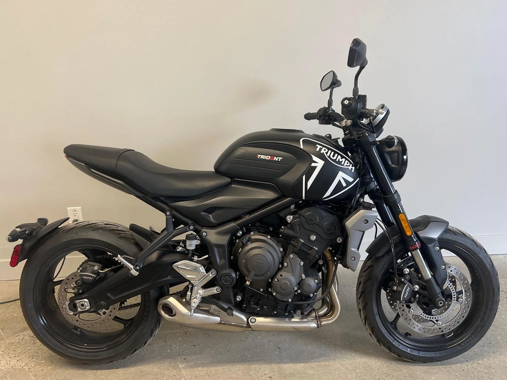 2024 Triumph Trident 660 alt