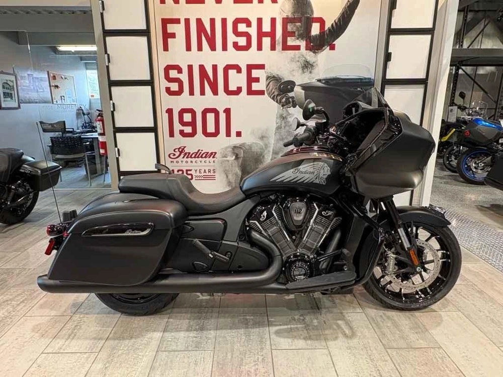 2026 Indian Motorcycle Challenger Dark Horse + 112 Package alt