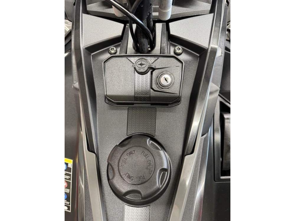 2025 Polaris Boost Indy Vr1 137 Shadow Gray / Gloss Black alt