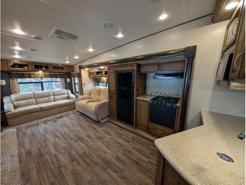 Coachmen Chaparral 29rls 2016 alt