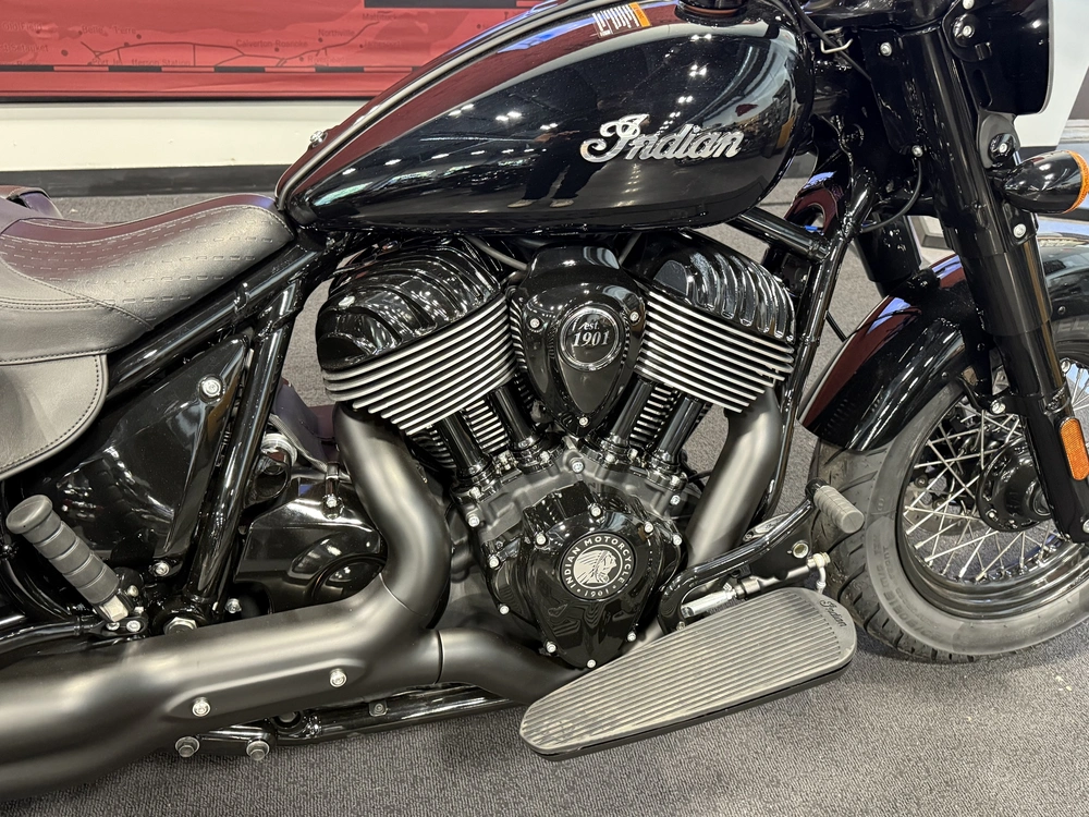 2025 Indian Motorcycle Super Chief Dark Horse, Black Metallic, 49s alt