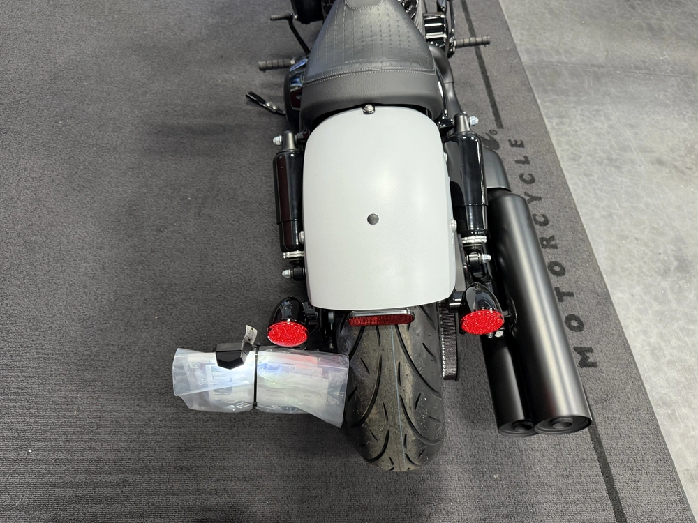 2026 Indian Motorcycle Chief Bobber Dark Horse alt