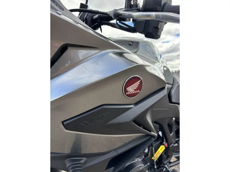 2026 Honda NT1100 thumbnail 16