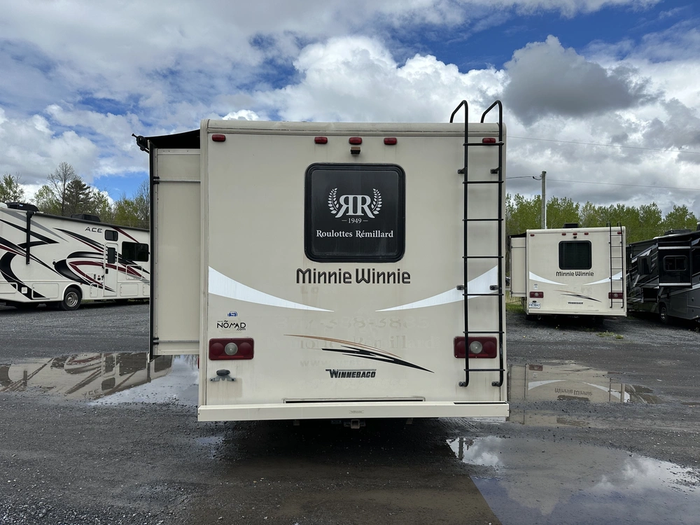 2018 Winnebago Minnie Winnie 31g alt