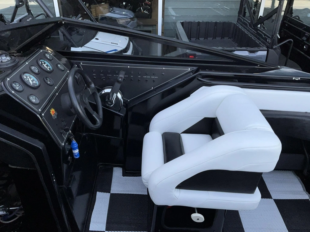 1990 Baja Boats Outlaw 27 alt