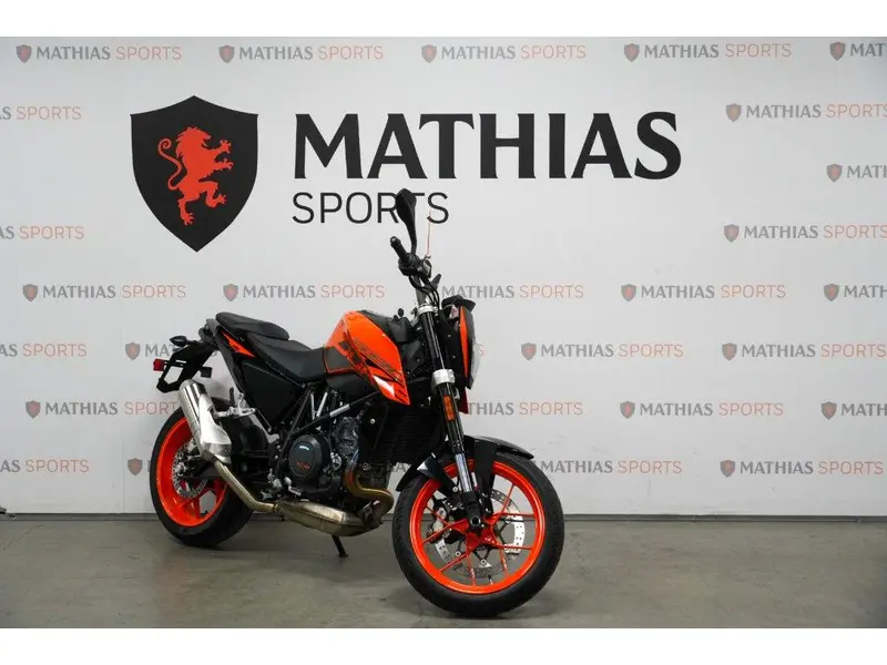 2018 KTM 690 DUKE thumbnail 2