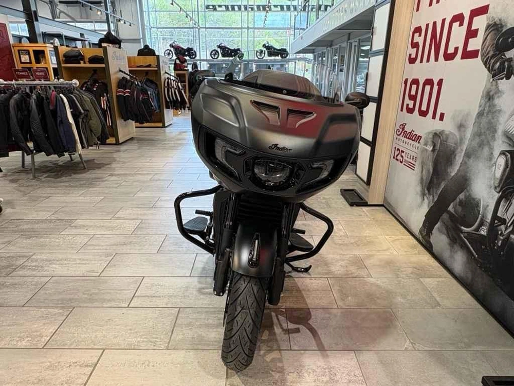 2026 Indian Motorcycle Challenger Dark Horse + 112 Package alt