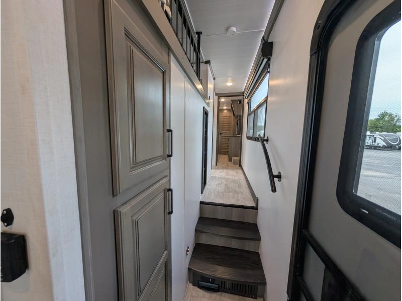 Keystone Rv Montana 3857br 2023 alt