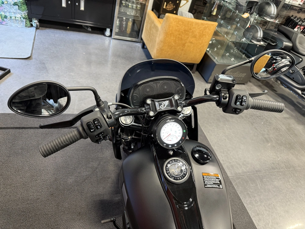 2026 Indian Motorcycle Sport Chief Rt alt