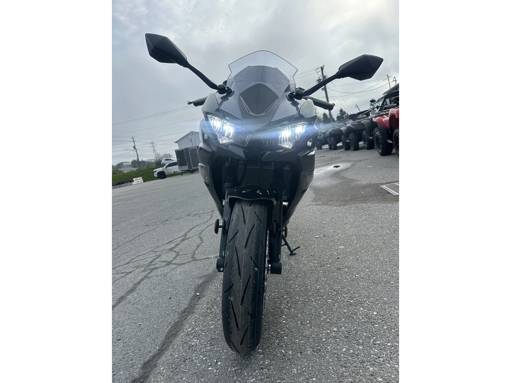 2026 Kawasaki Ninja 650 alt