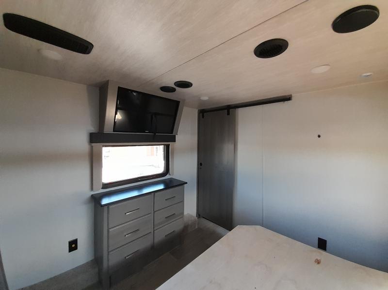 2021 Keystone RV Montana thumbnail 26