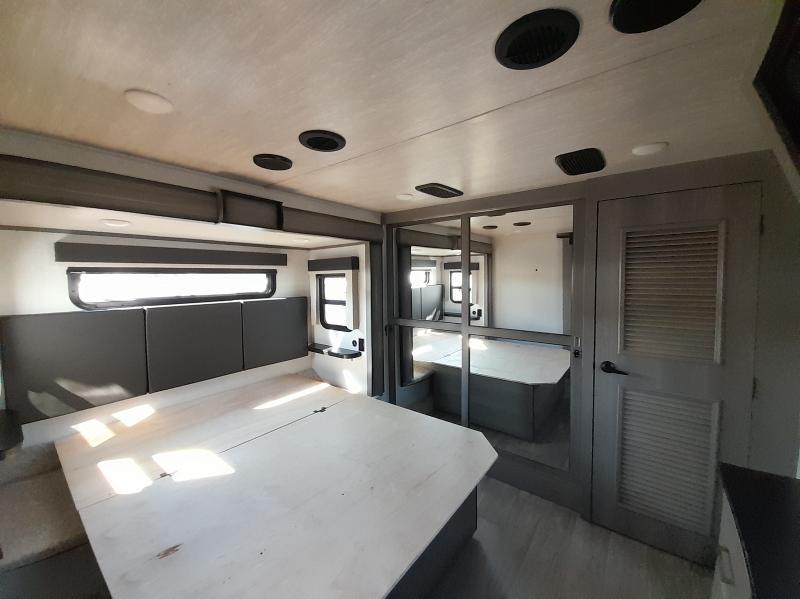 2021 Keystone RV Montana thumbnail 24