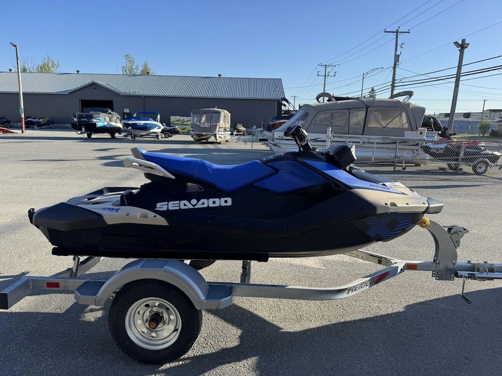 Sea-doo Spark Trixx 3up Audio 2025 alt