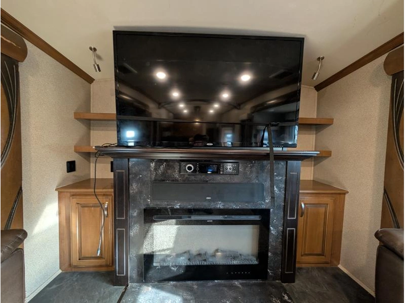 Forest River Cedar Creek 38fl 2019 alt