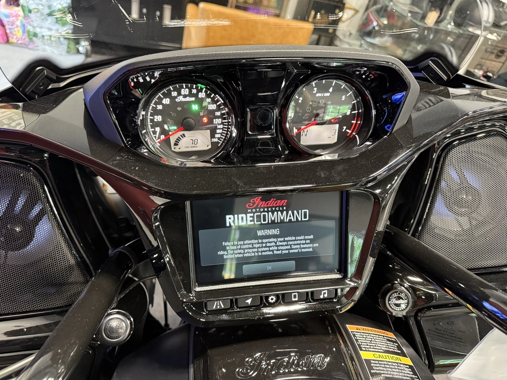 2026 Indian Motorcycle Challenger 112 Dark Horse® With Powerband Audio alt