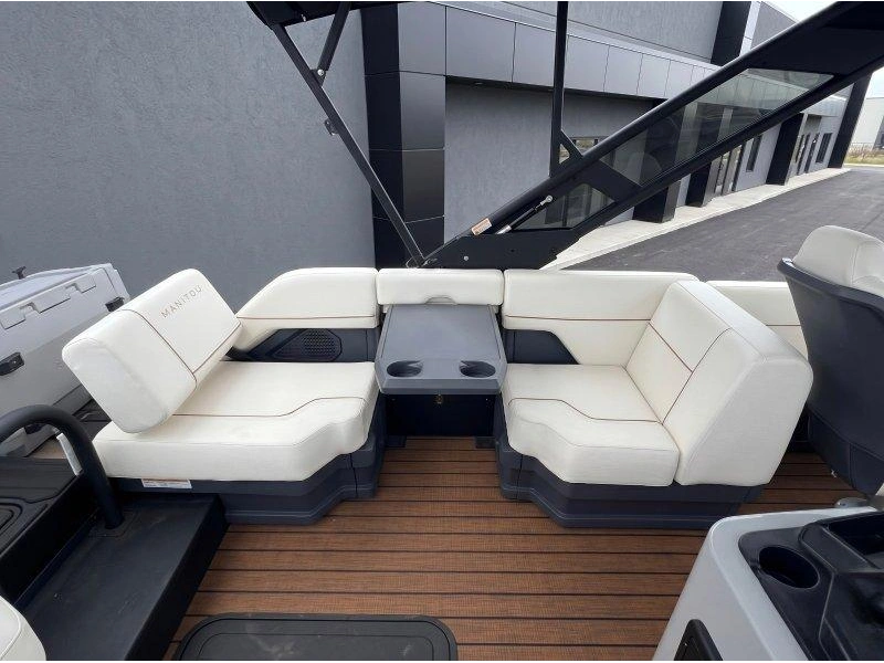 Manitou 24 Explore Navigator Stealthde 2025 alt