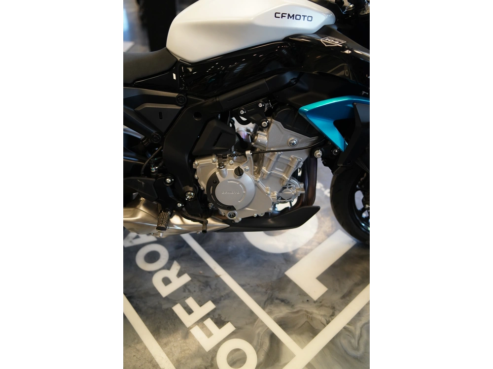 2026 Cfmoto 675 Nk alt