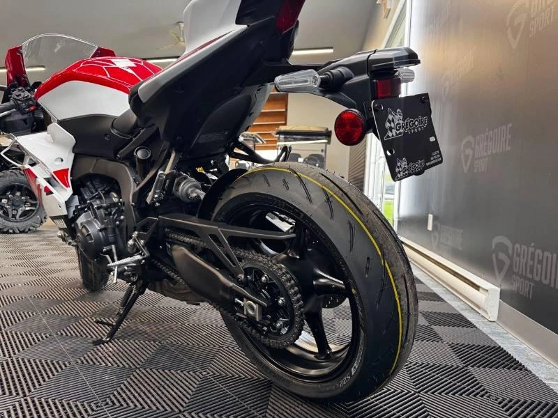 2026 Yamaha Yzf-r9 70e Anniversaire alt