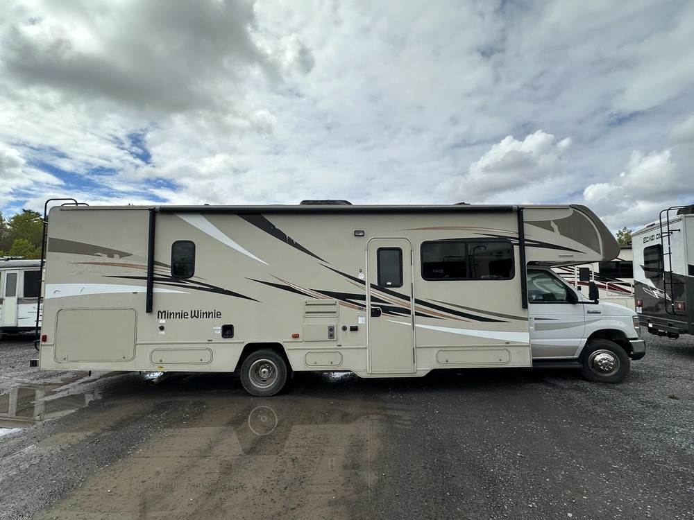 2018 Winnebago Minnie Winnie 31g alt