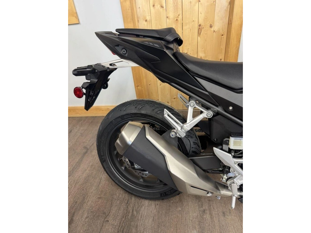 2025 Honda Cb500f alt