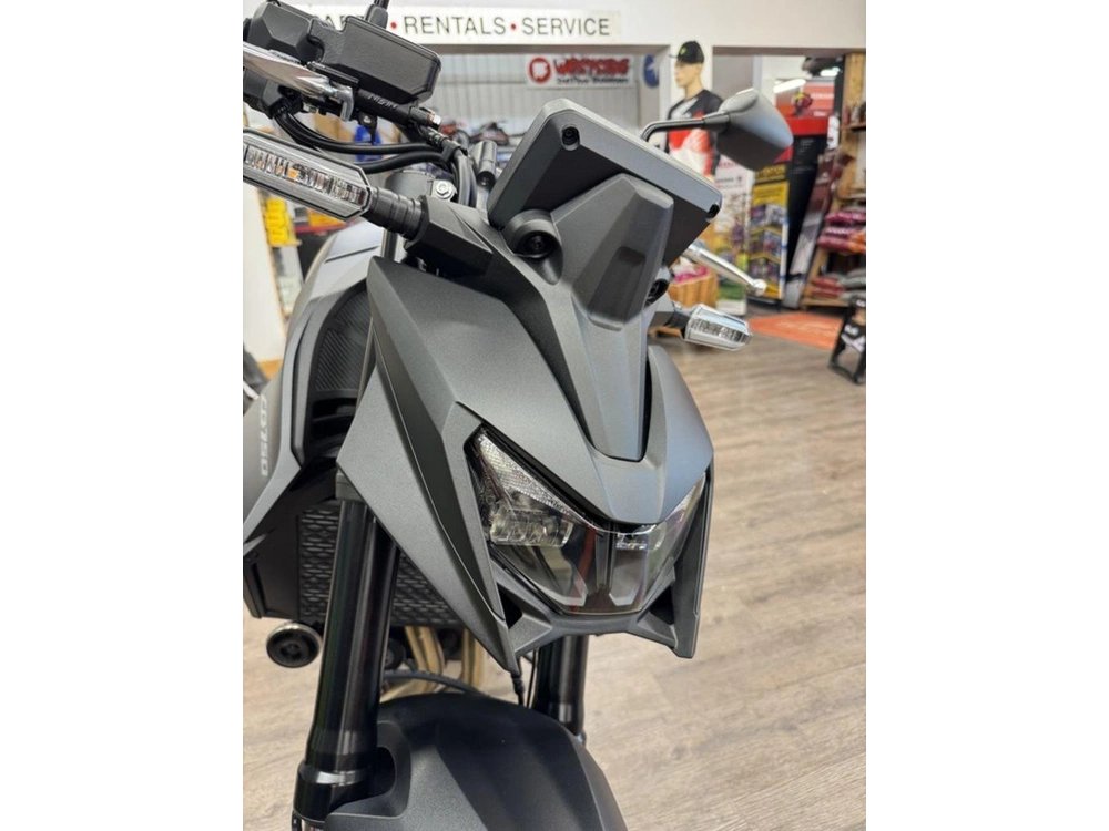2025 Honda Cb750 alt