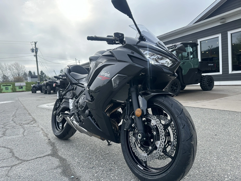 2026 Kawasaki Ninja 650 alt