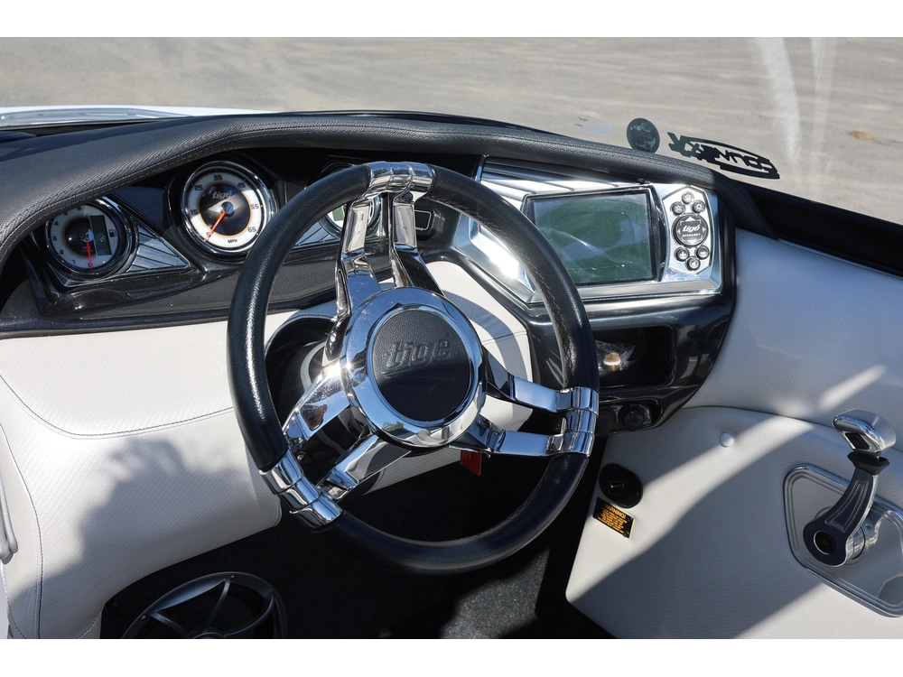 2013 Tige Boats Rzr alt