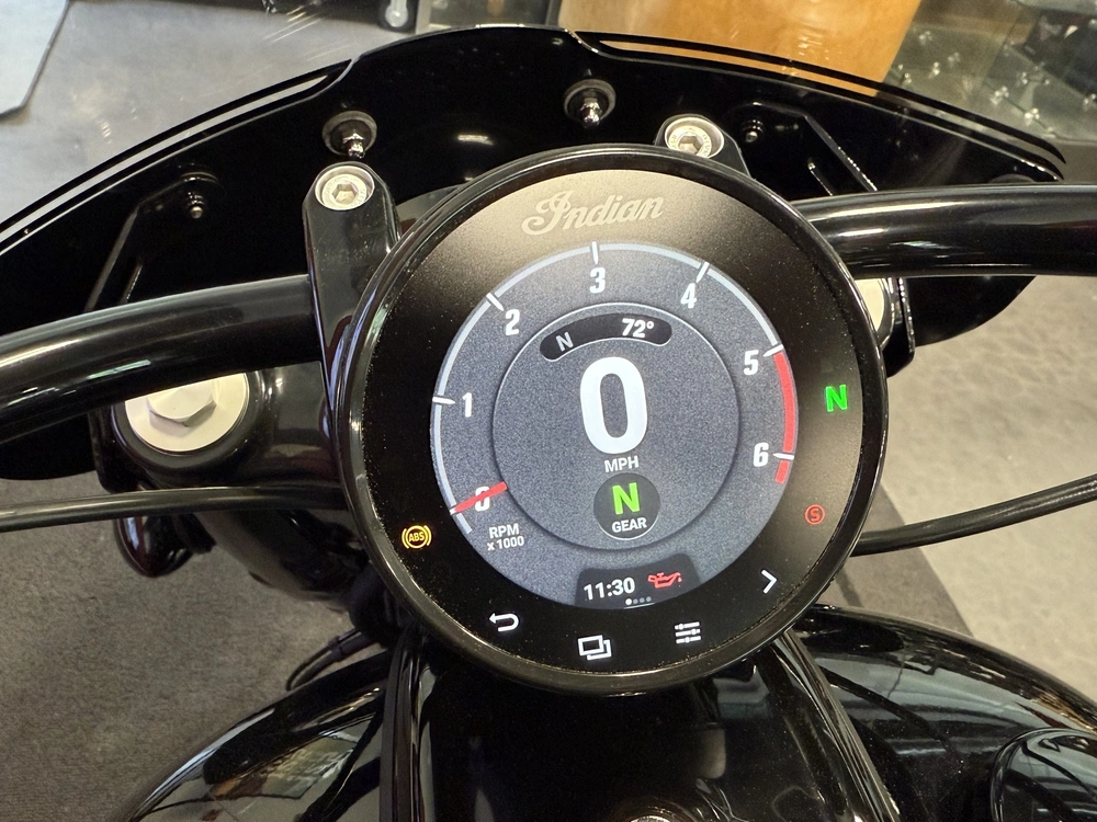 2025 Indian Motorcycle Super Chief Dark Horse, Black Metallic, 49s alt