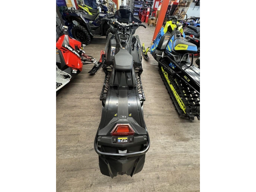 2025 Polaris Boost Indy Vr1 137 Shadow Gray / Gloss Black alt