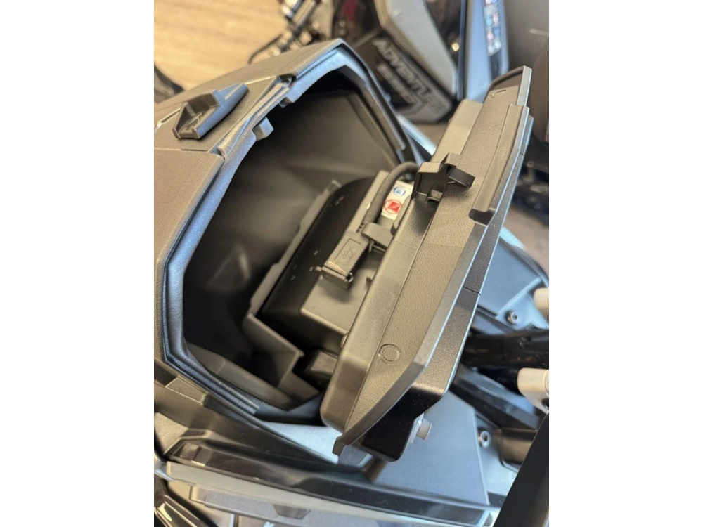 2025 Polaris 850 Indy Xcr 136 Shadow Gray / Gloss Black alt
