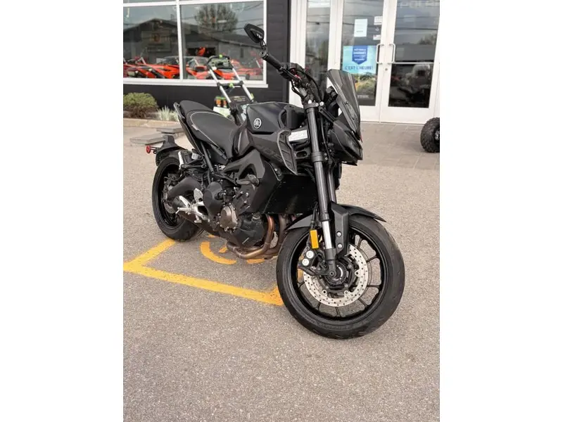 2018 Yamaha MT-09 thumbnail 2