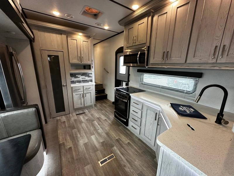 Keystone Rv Montana 373rd 2021 alt