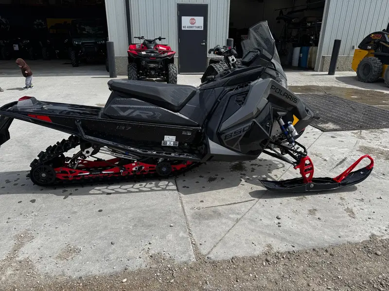 Polaris Polaris 850 INDY VR1 137 2024