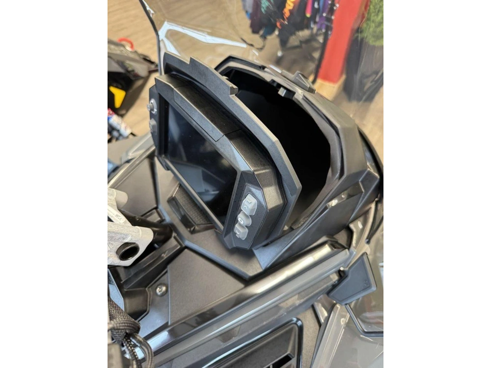 2025 Polaris 650 Indy Adventure 137 Shadow Gray / Gloss Black alt