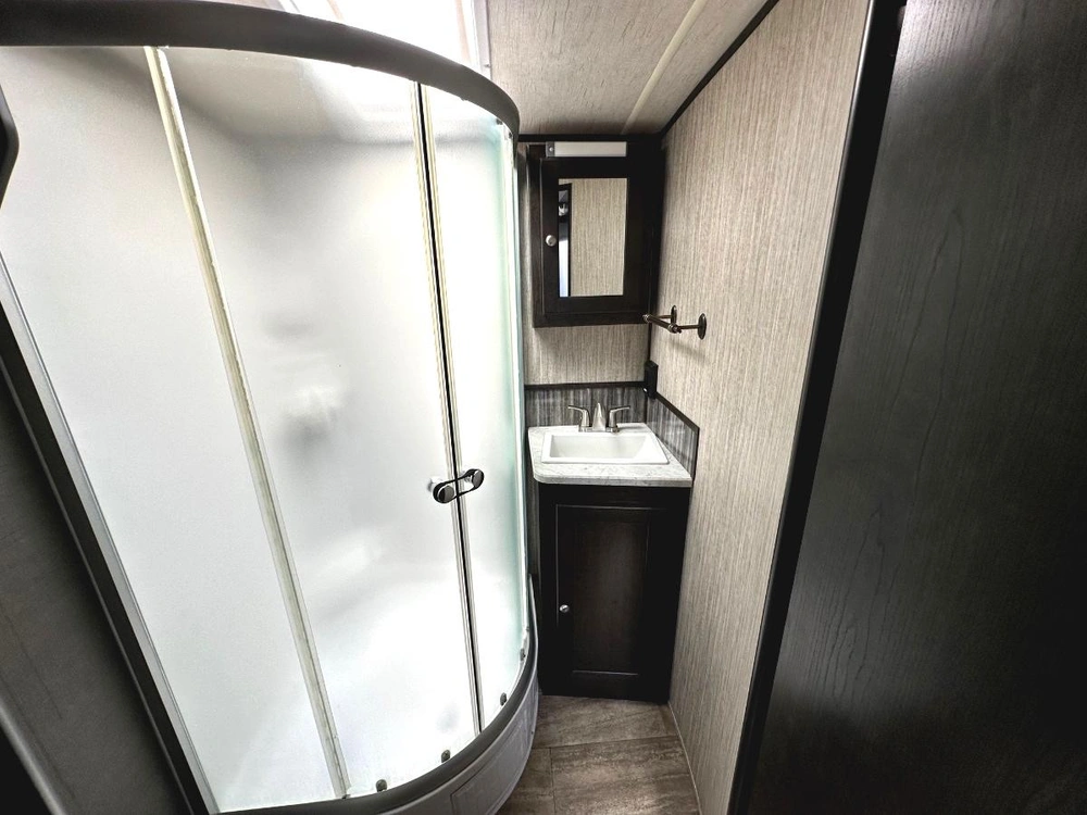 2018 Cruiser Rv Shadow Cruiser 225rbs alt