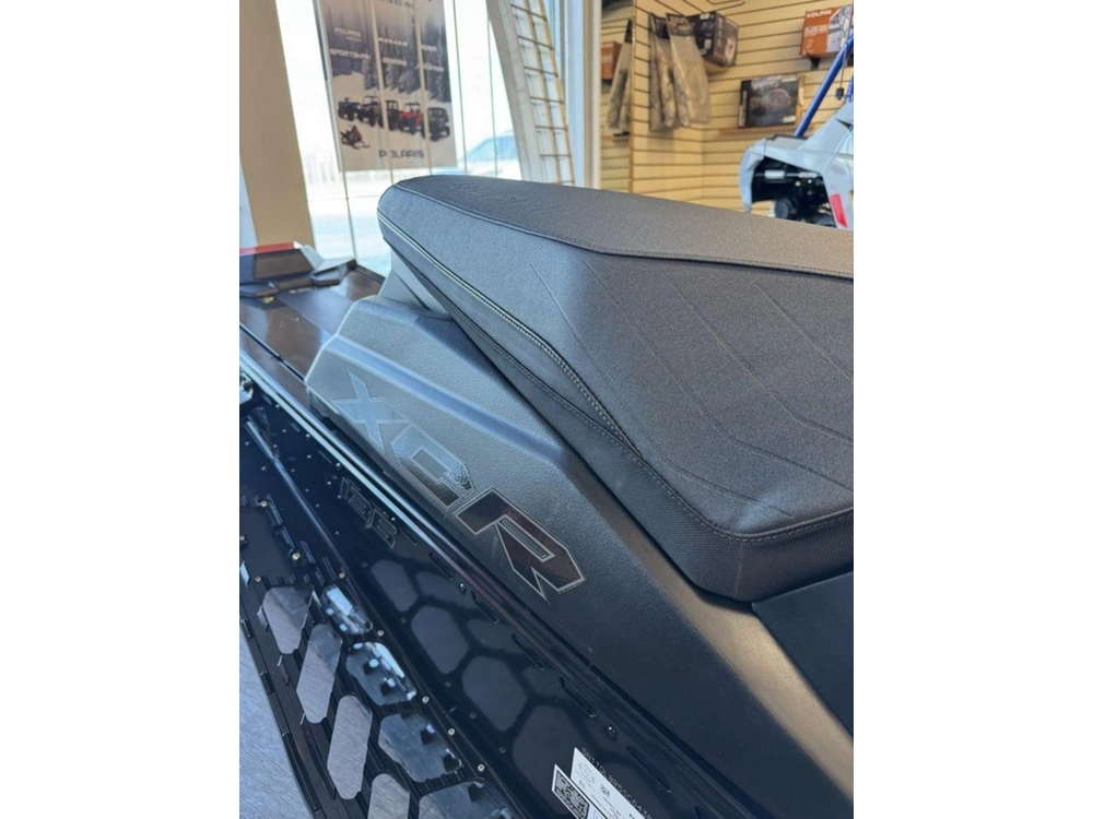 2025 Polaris 850 Indy Xcr 136 Shadow Gray / Gloss Black alt