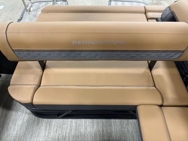 Bennington Marine 22s Swingback Luxe 3t Noir Mat 2026 alt