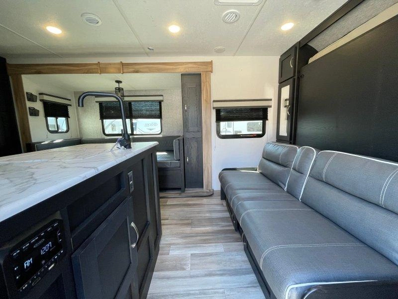 Coachmen Freedom Express 238bhs 2022 alt
