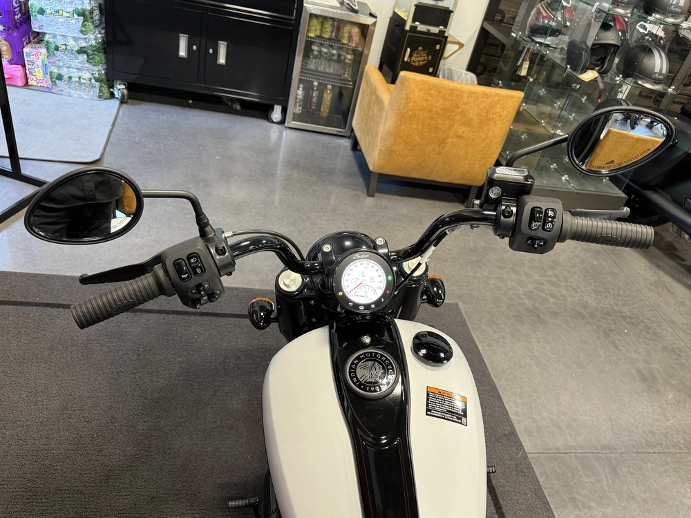 2026 Indian Motorcycle Chief Bobber Dark Horse alt
