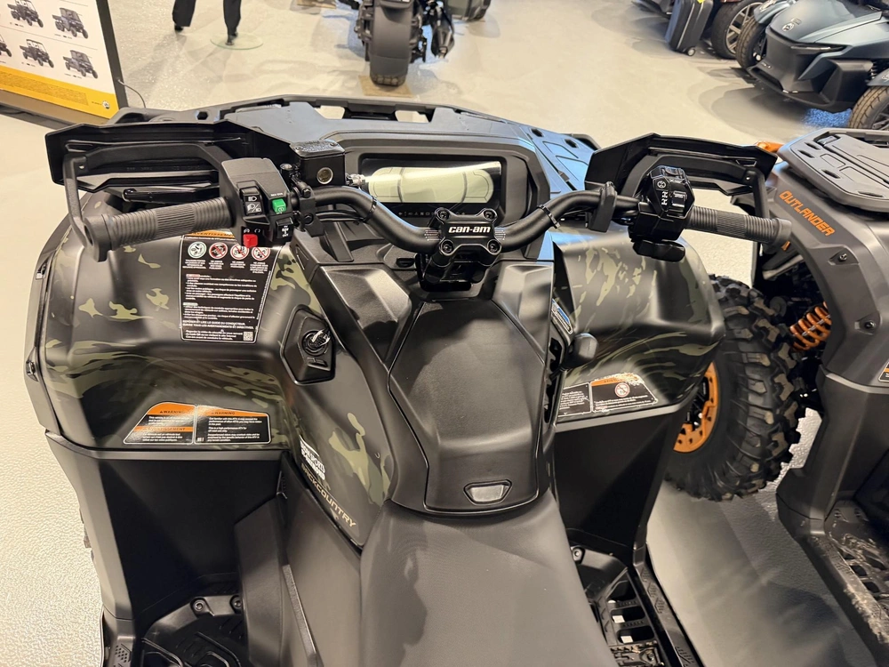 Can-am Outlander Backcountry 1000r 2026 alt
